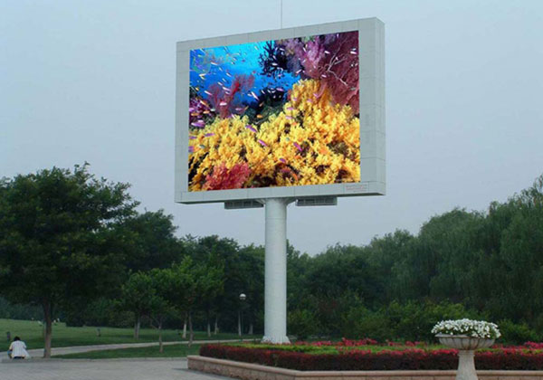 咸寧立柱廣告雙面與三面形式，究竟誰更勝一籌？